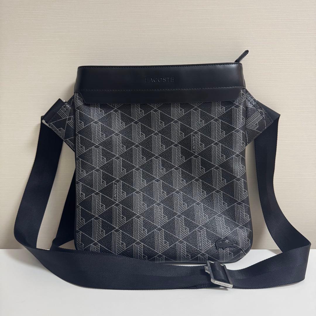 【美品】LACOSTEラコステ ショルダーバッグ モノグラム バーティカル