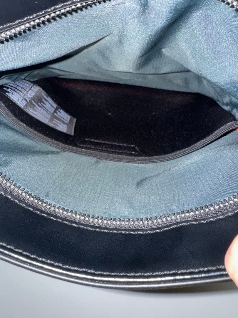 【美品】LACOSTEラコステ ショルダーバッグ モノグラム バーティカル