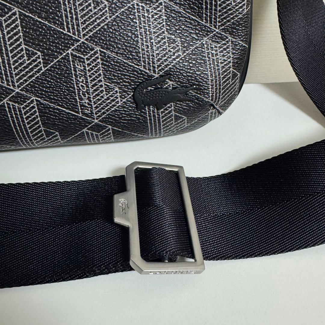 【美品】LACOSTEラコステ ショルダーバッグ モノグラム バーティカル