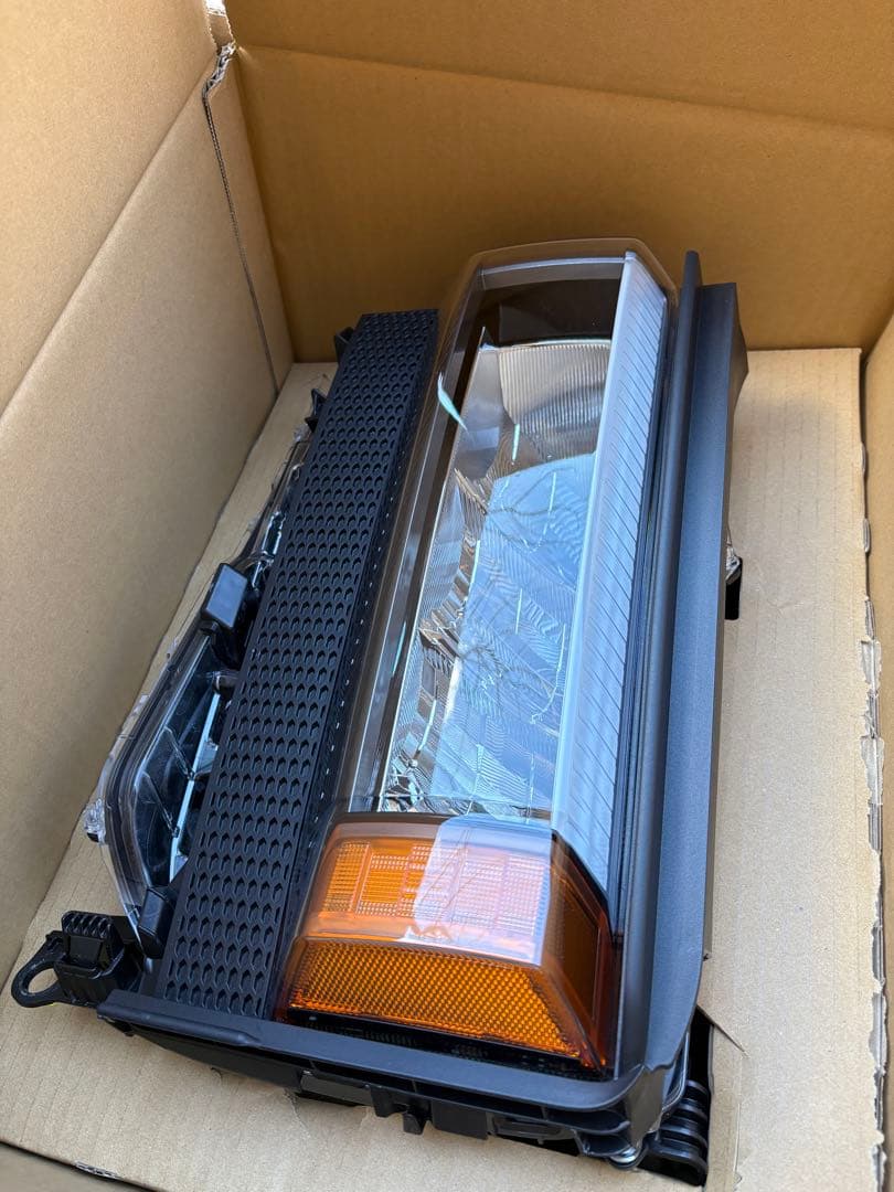 トヨタ ランクル250 VX 純正ヘッドライト 角目