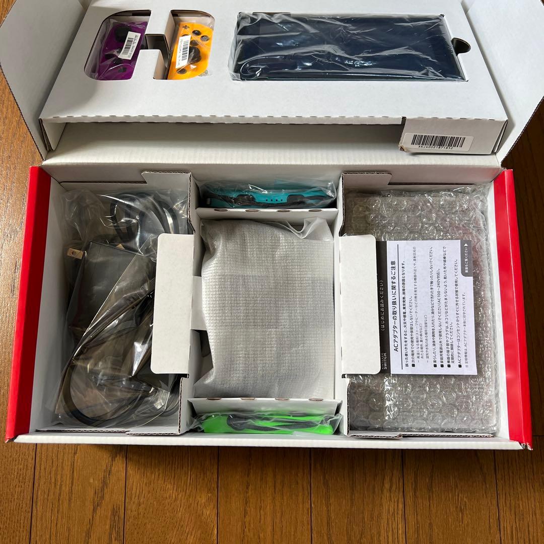 Nintendo Switch 本体 + Mario Kart 8 Deluxe