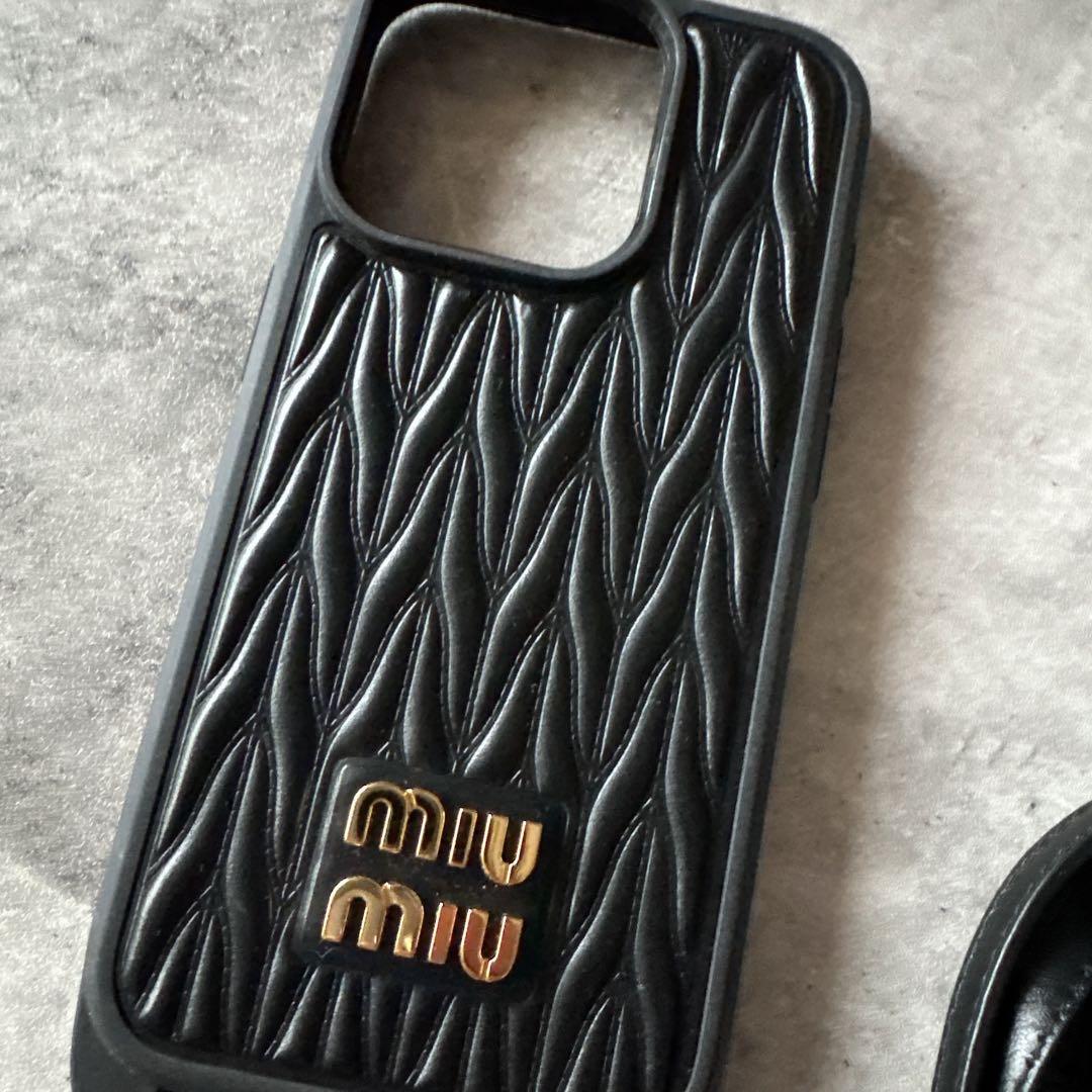 MIU MIU ブラック iPhone15proケース ストラップ付き