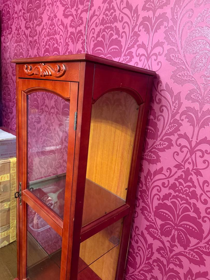 たのメル便発送　木製　赤茶色　ガラス扉キャビネット