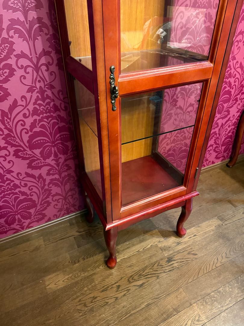 たのメル便発送　木製　赤茶色　ガラス扉キャビネット