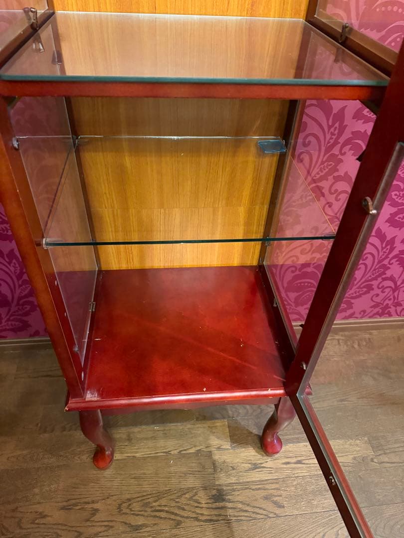 たのメル便発送　木製　赤茶色　ガラス扉キャビネット