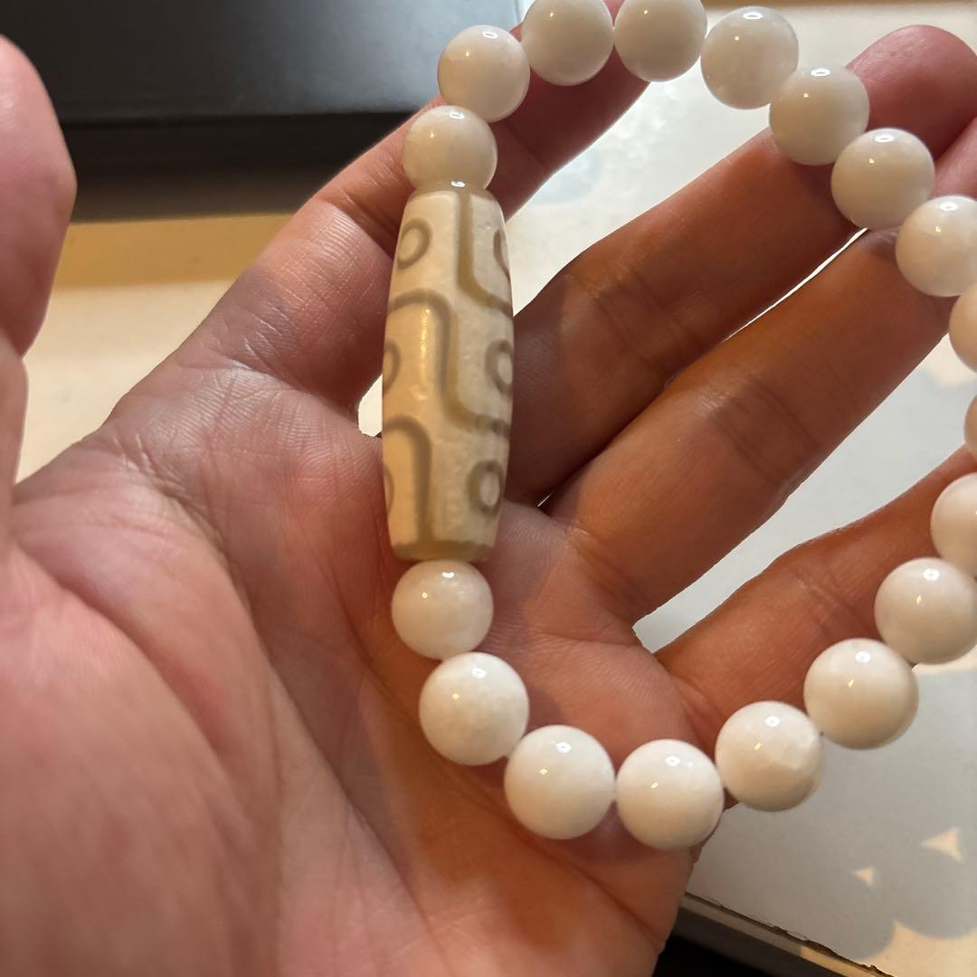 なんじゃこりゃー！こりゃなんじゃこりゃ級！老玉髄九眼天珠！ホワイトジェード！