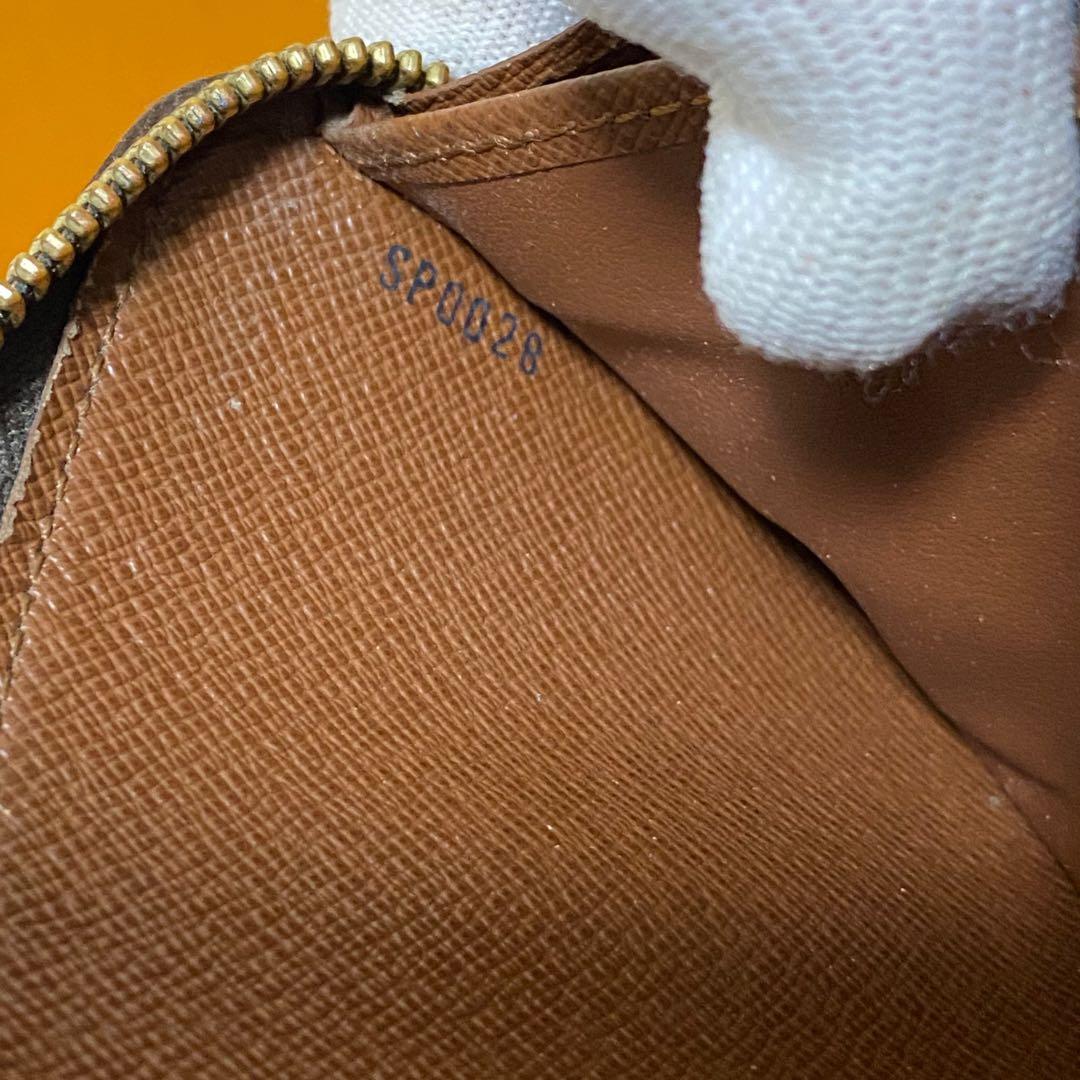 ルイヴィトン　ジッピーウォレット　モノグラム　長財布　ラウンドジップ