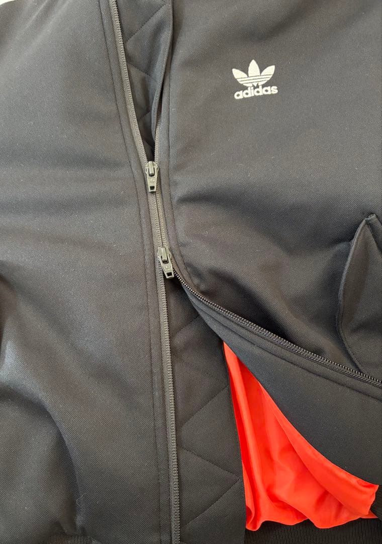 adidas トレフォイル刺繍ロゴ　ダブルジップ　中綿入りサイドライン　MA-1
