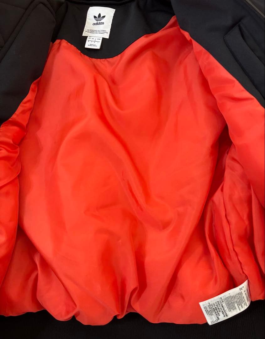 adidas トレフォイル刺繍ロゴ　ダブルジップ　中綿入りサイドライン　MA-1