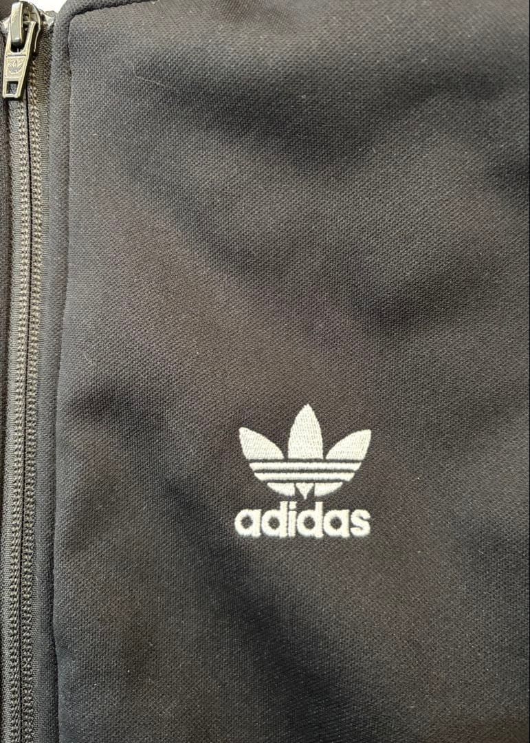 adidas トレフォイル刺繍ロゴ　ダブルジップ　中綿入りサイドライン　MA-1