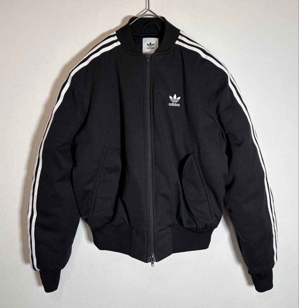 adidas トレフォイル刺繍ロゴ　ダブルジップ　中綿入りサイドライン　MA-1