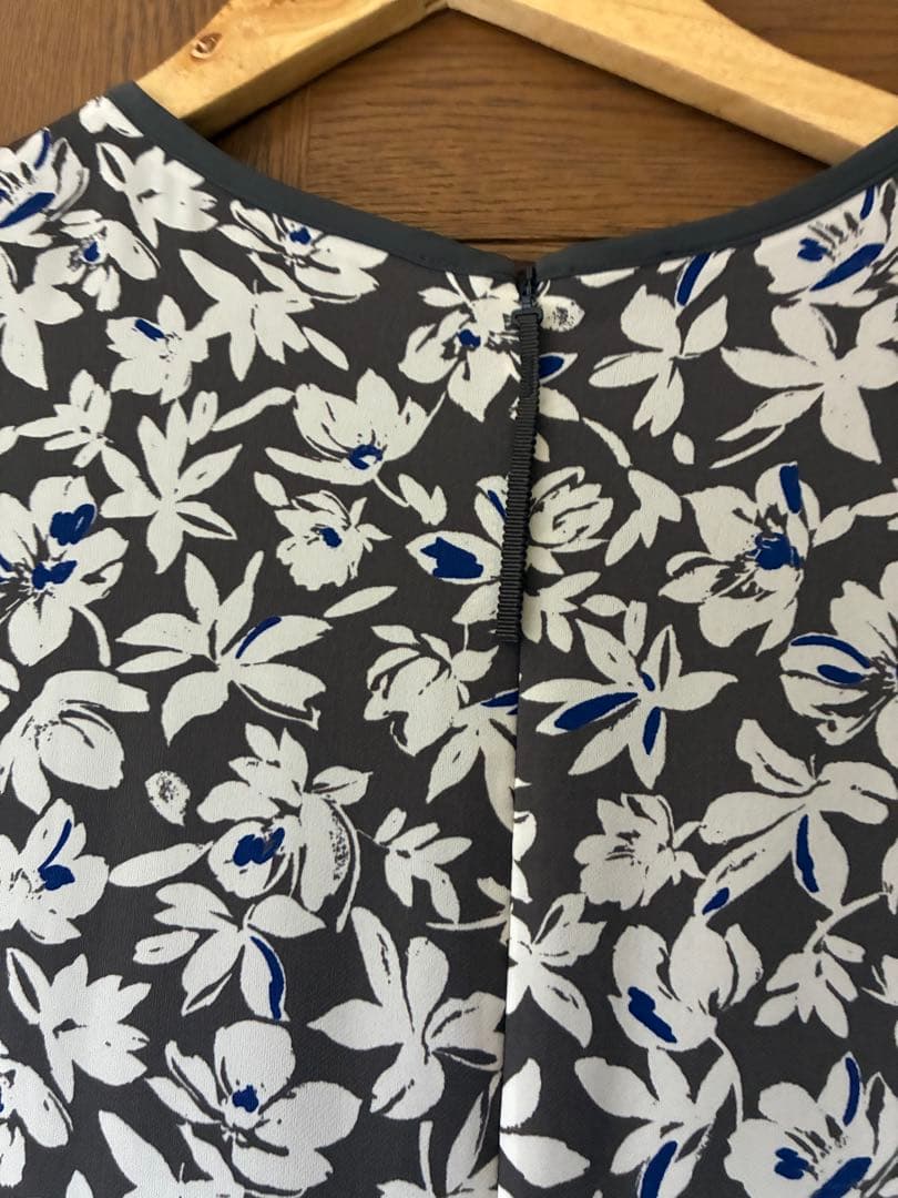 週末まで値下げ　新品　自由区　【洗える】スノーフラワープリント ワンピース　40