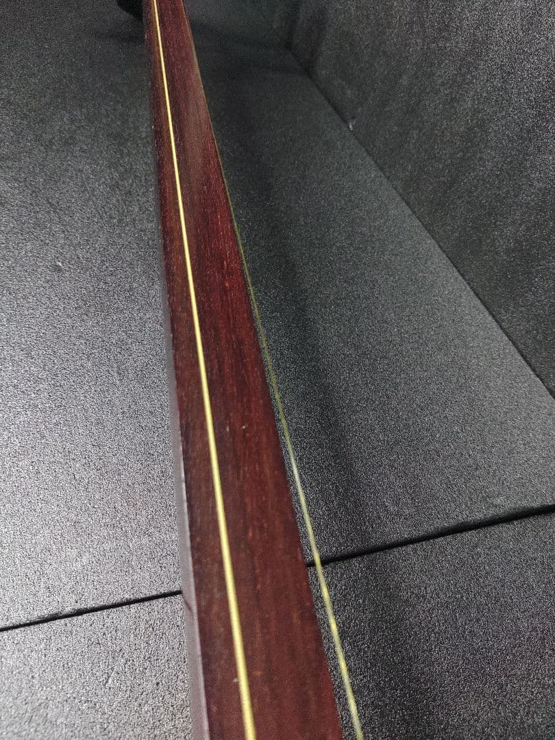 三味線　津軽三味線　紅木　綾杉胴　中棹　太棹　東さわり　【皮破れ、弦切れ】