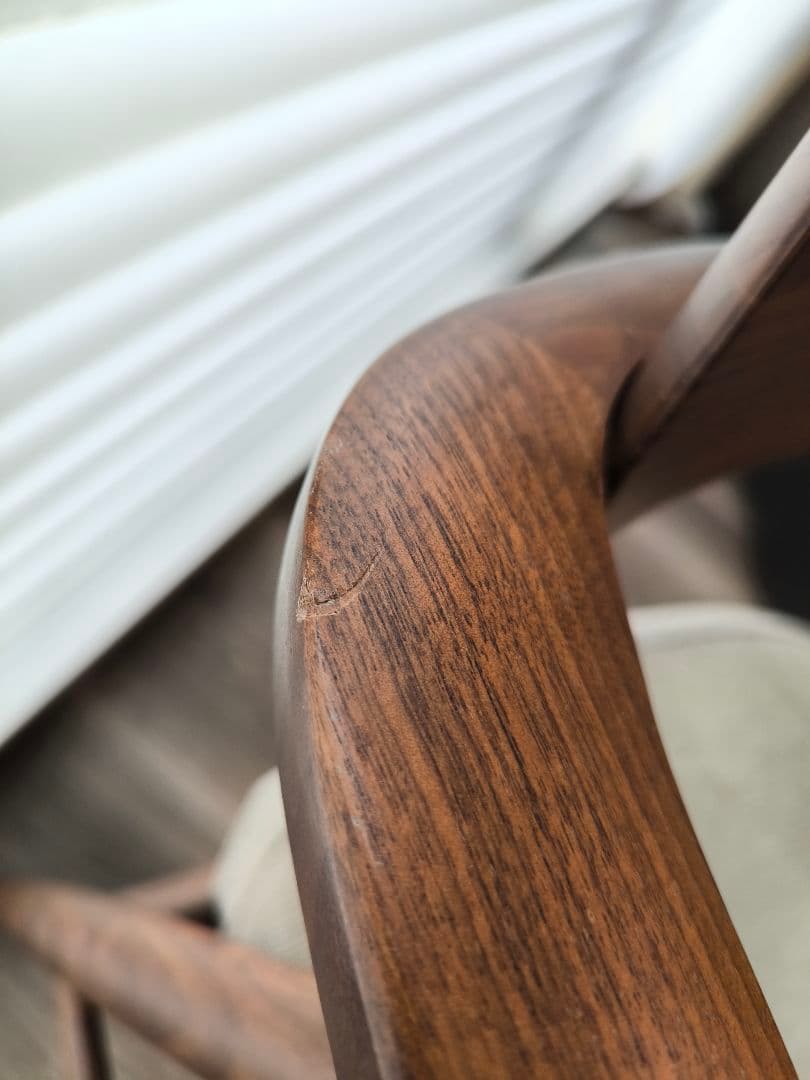 【ACTUSで購入使用期間少なめです】木製アームチェア 布張り座面　ウォルナット