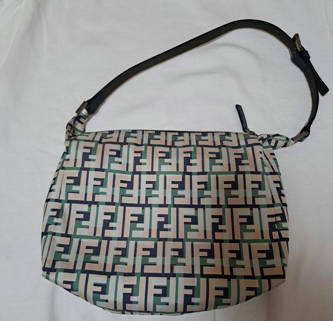 FENDI FFロゴショルダーバッグ
