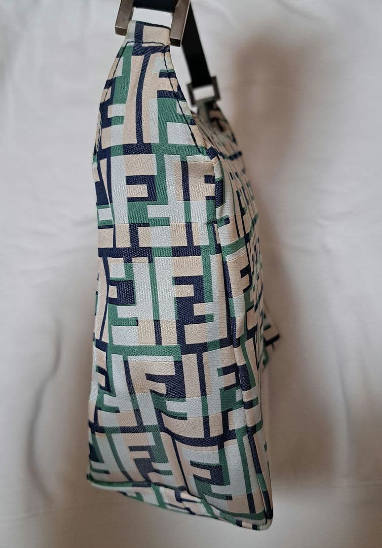 FENDI FFロゴショルダーバッグ