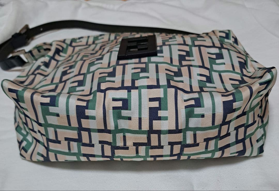 FENDI FFロゴショルダーバッグ