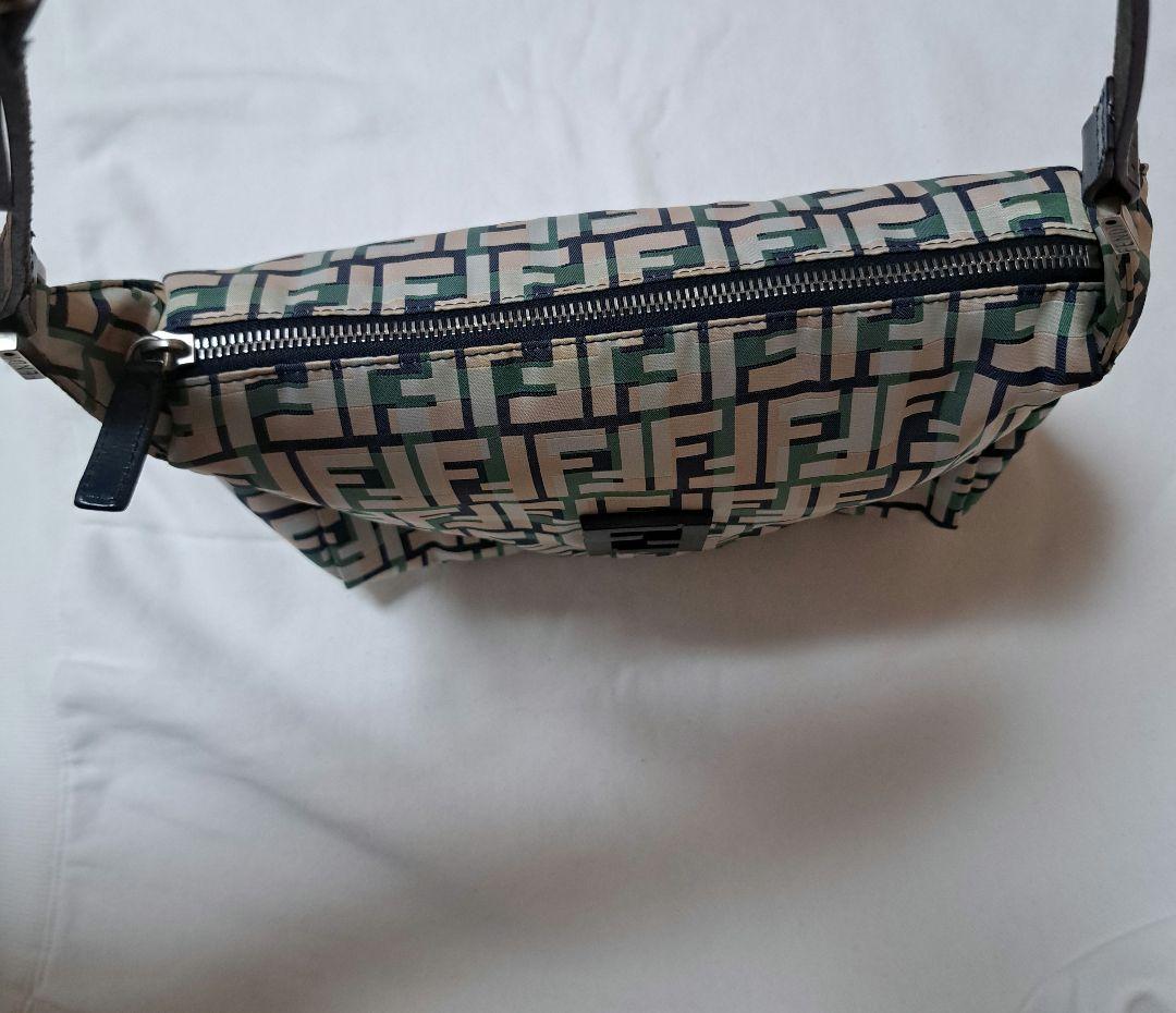 FENDI FFロゴショルダーバッグ