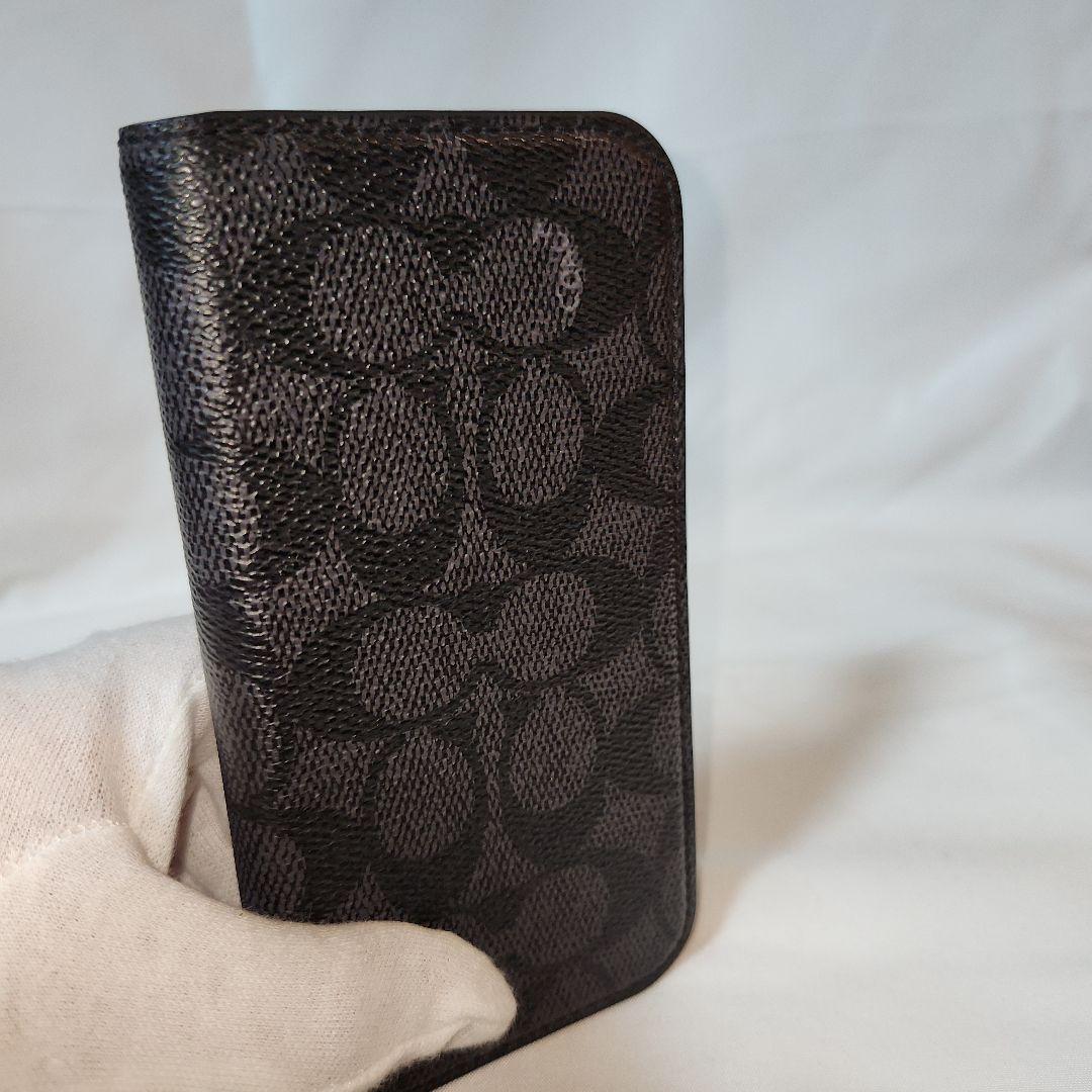 COACH　ブラック　手帳型ケース　アイフォン16プロ　iPhone16PRO