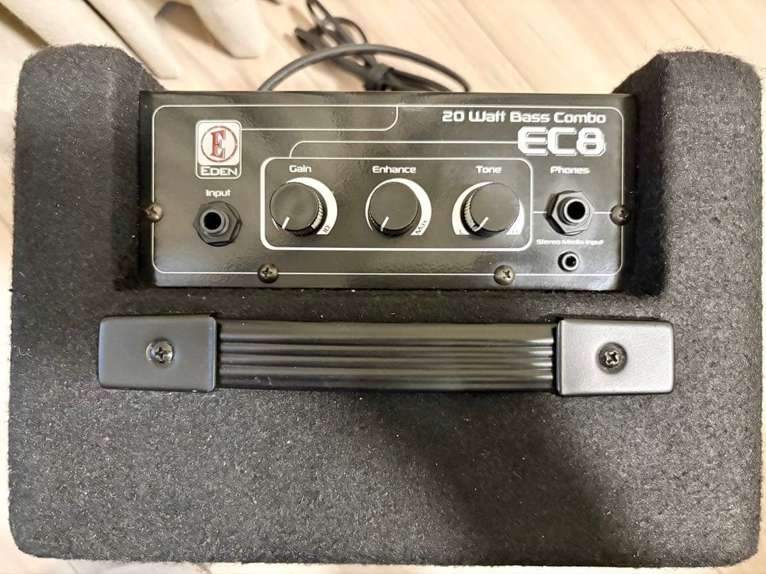 EDEN EC8 20Wベースアンプ