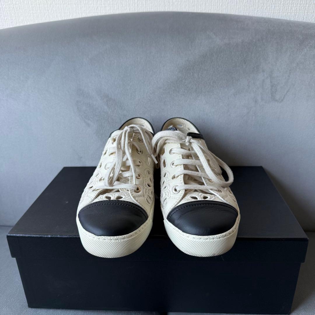 シャネル カメリア スニーカー レース ココマーク アイボリー 22.5cm