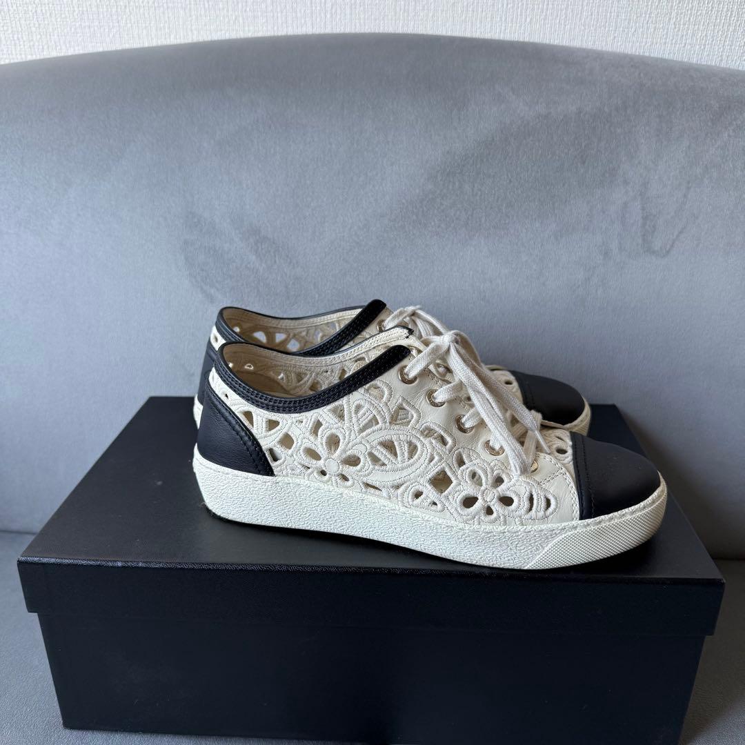 シャネル カメリア スニーカー レース ココマーク アイボリー 22.5cm