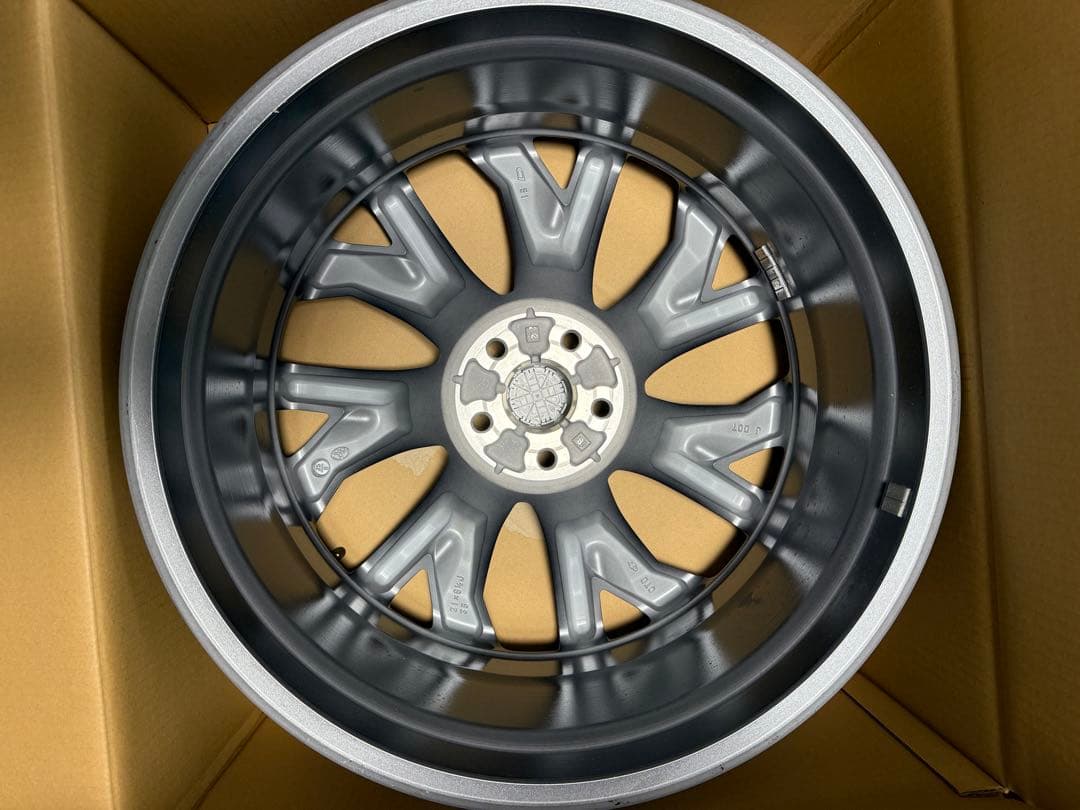 (^-^) 　クラウンエステート　ホイール4本　新車外し　21インチ