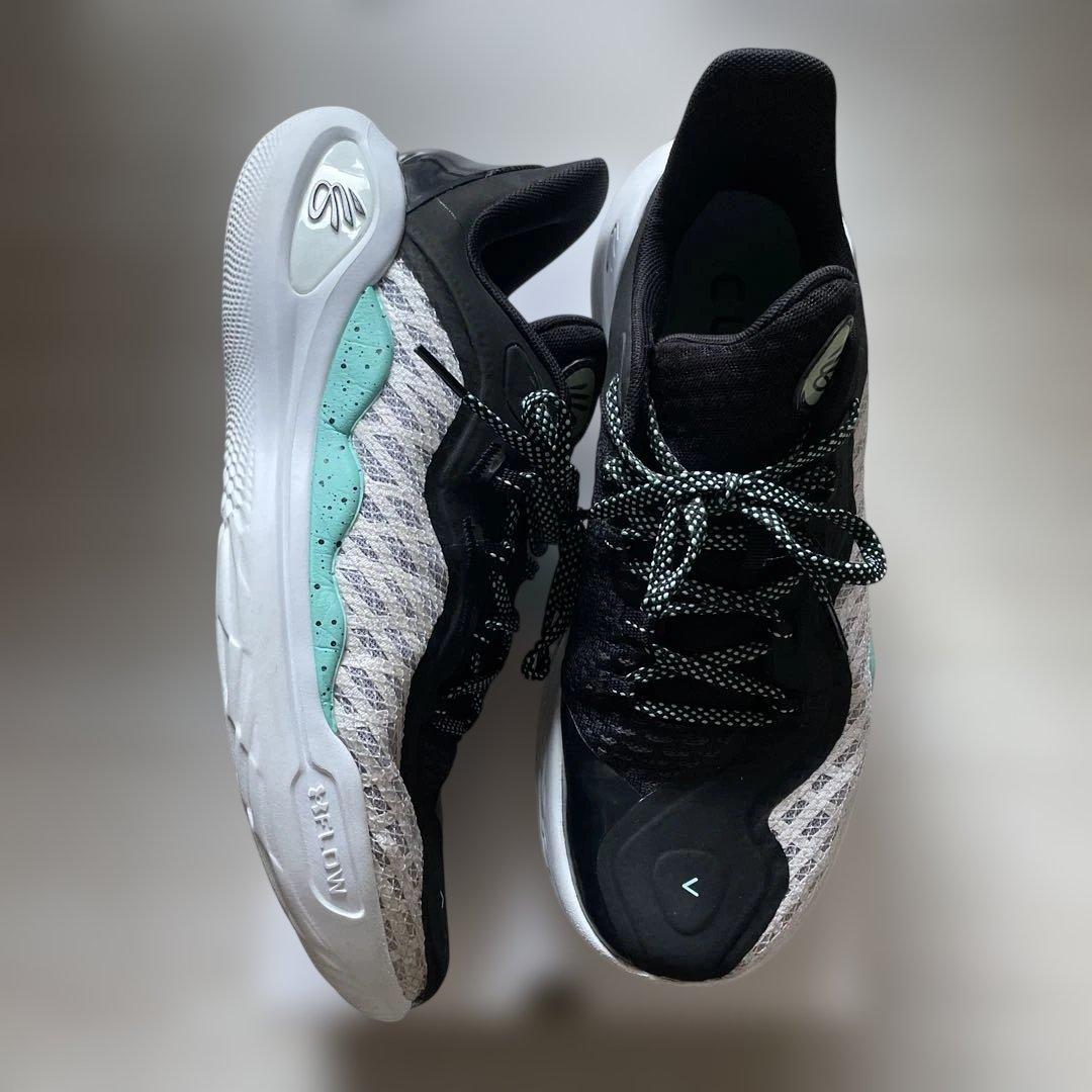 カリー11 Curry バスケットボールシューズ 黒 白 水色