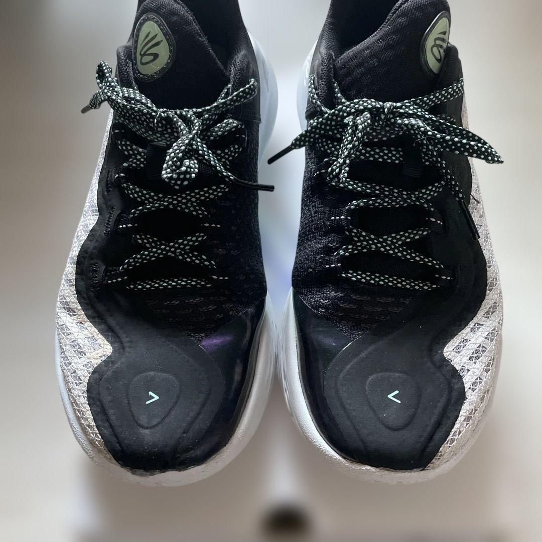 カリー11 Curry バスケットボールシューズ 黒 白 水色