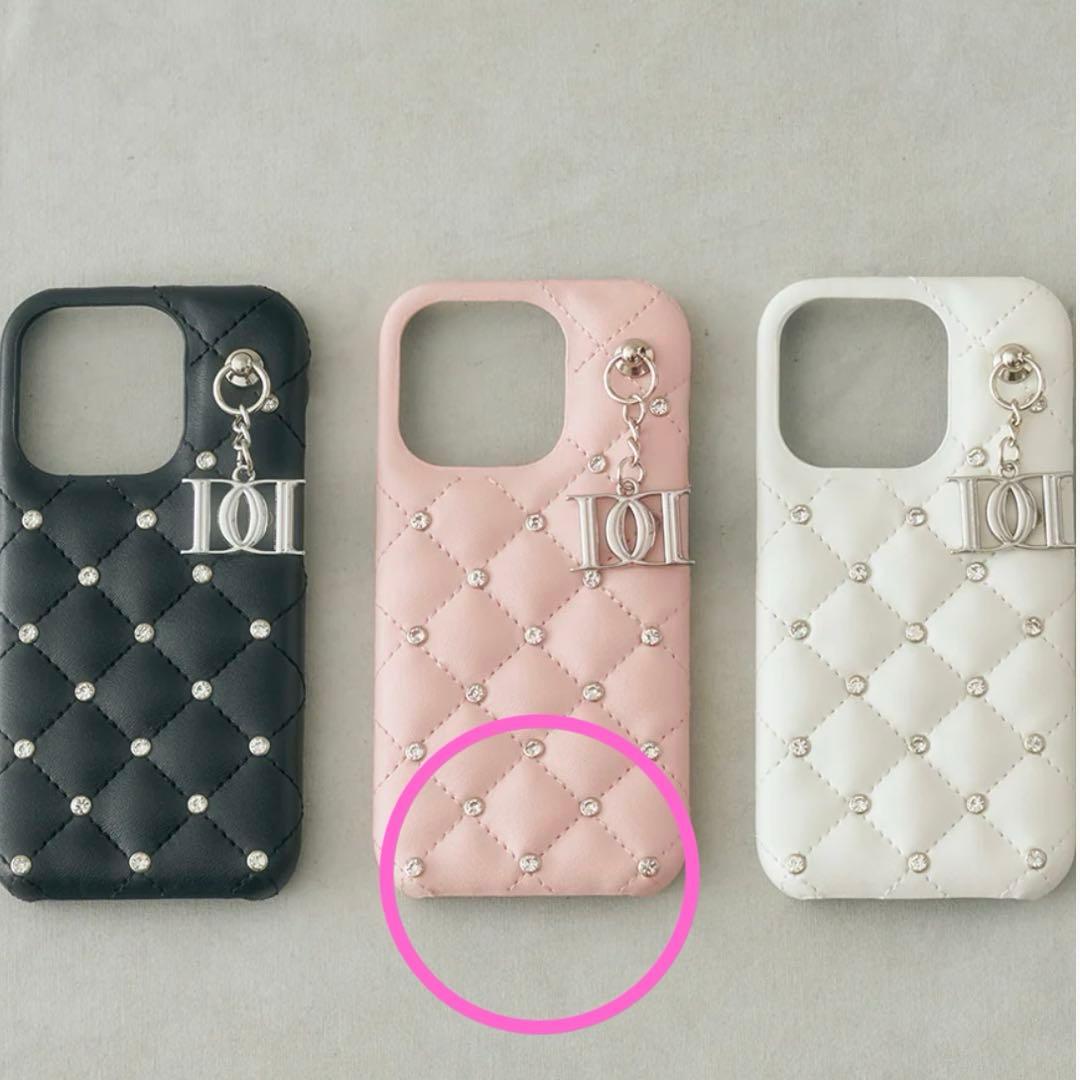Darich キルティングビジューDDチャームiPhoneケース15Pro ピン