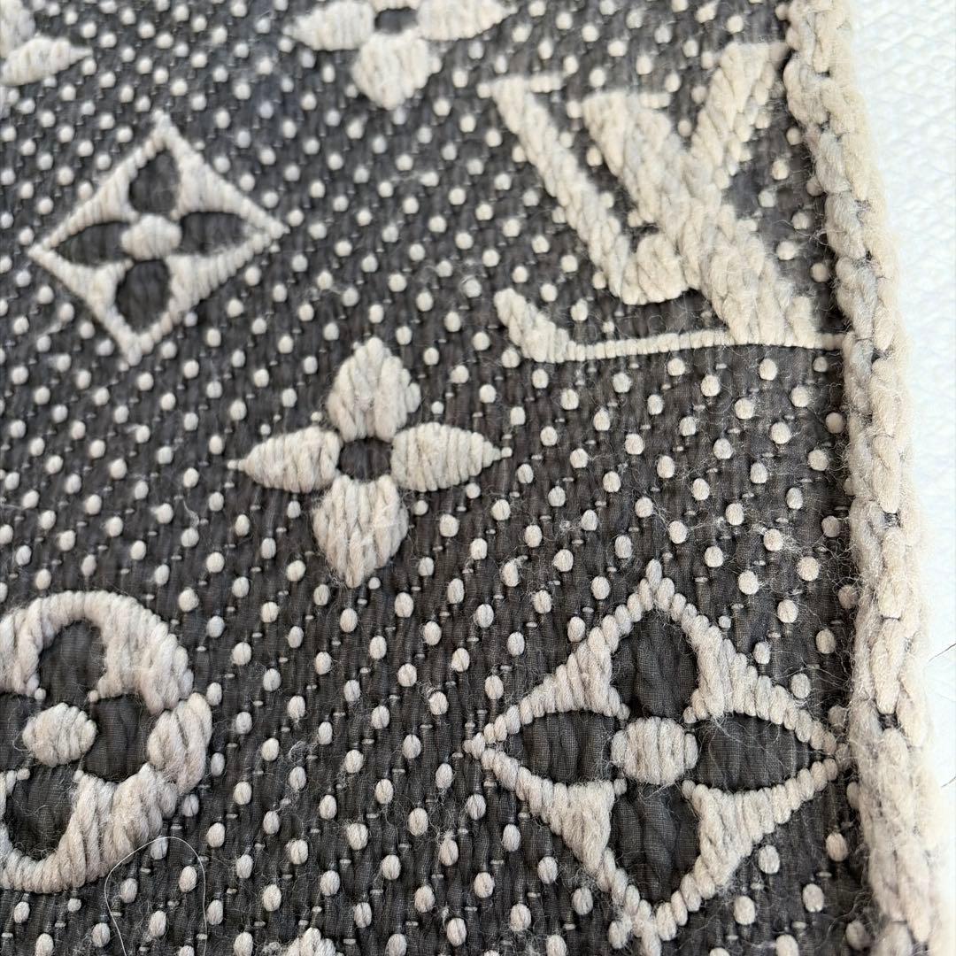 ⭐︎さくら⭐︎Louis Vuitton ベージュ✖️グレー　マフラー