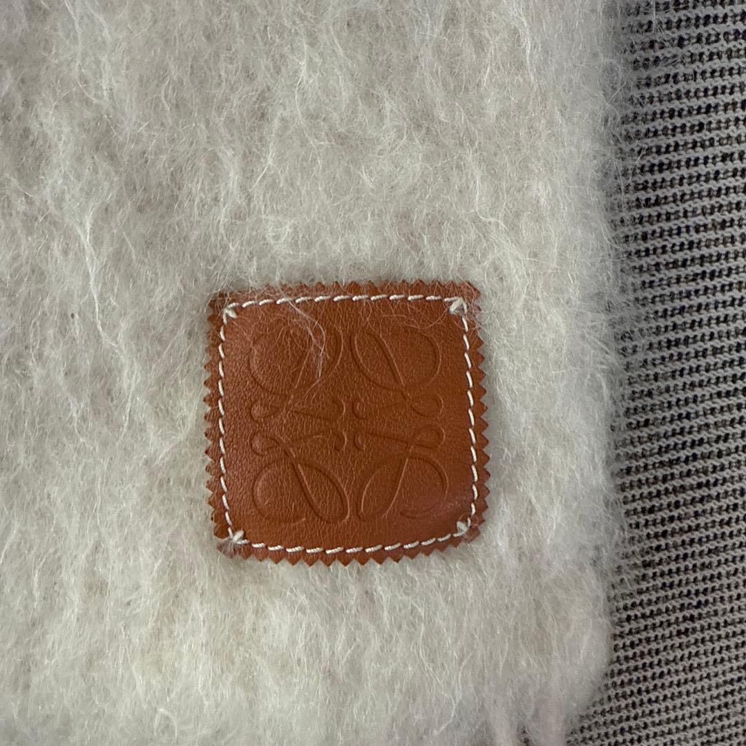 LOEWE アイボリー マフラー