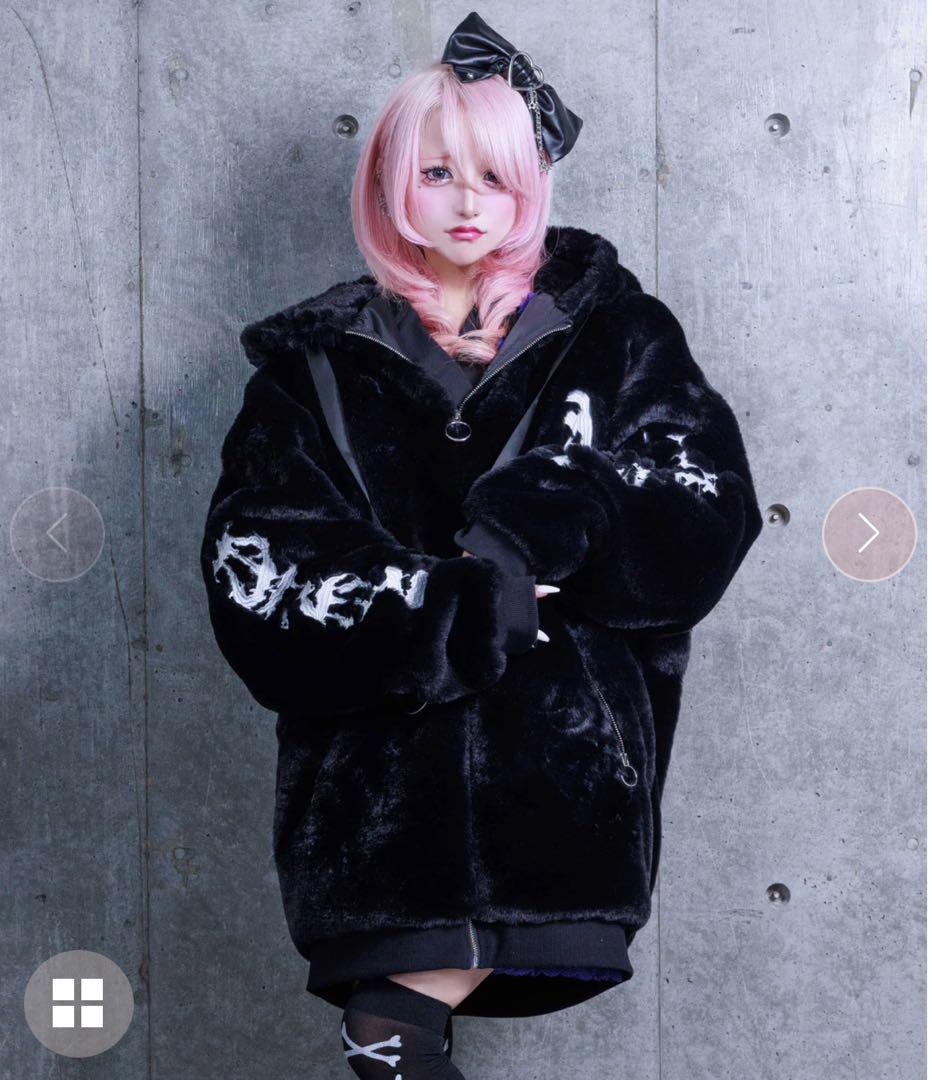 Amilige ロゴ刺繍ファーコート 着画あり