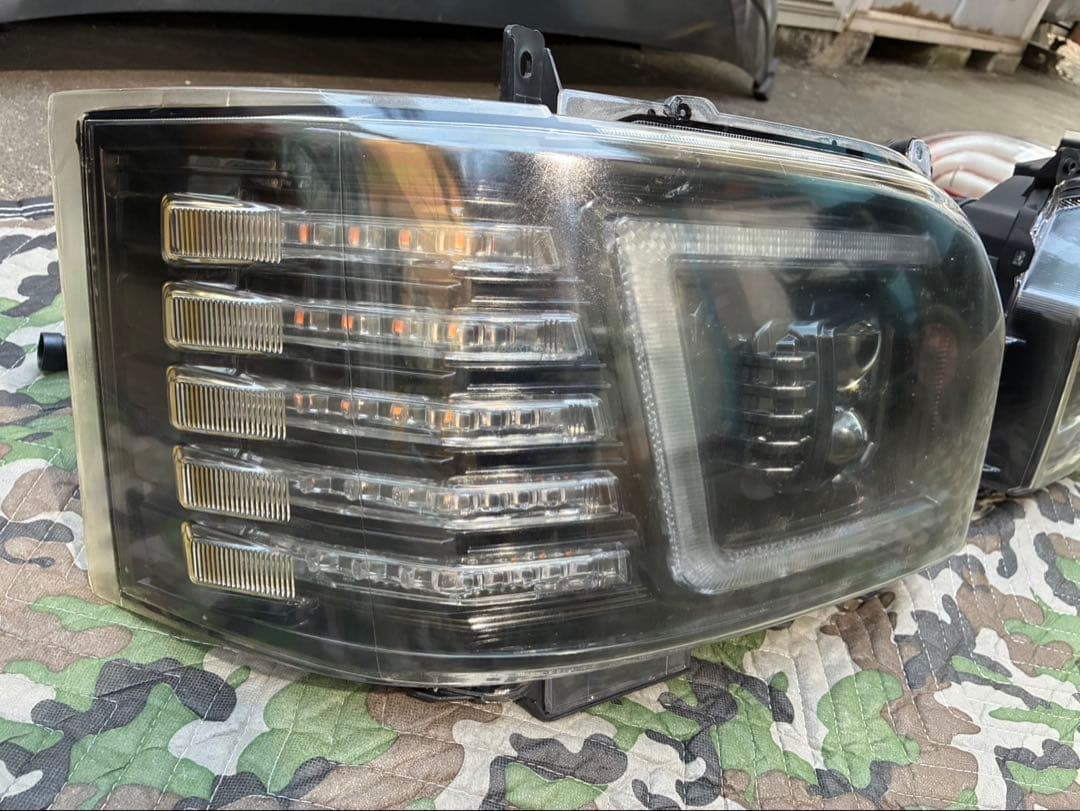 ハイエース　ヘッドライト　ヴァレンティ VALENTI