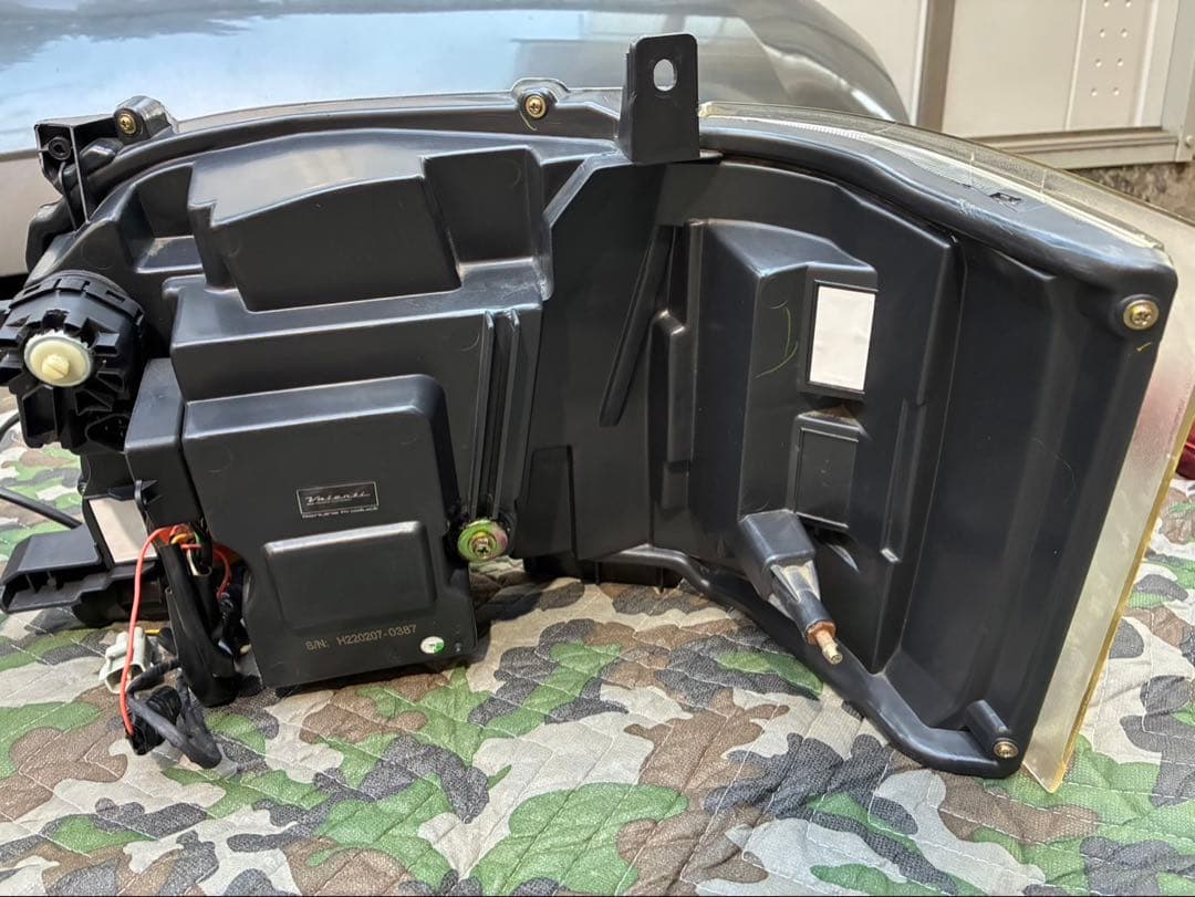 ハイエース　ヘッドライト　ヴァレンティ VALENTI