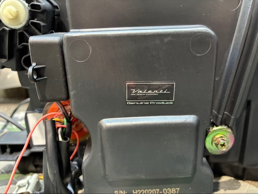 ハイエース　ヘッドライト　ヴァレンティ VALENTI