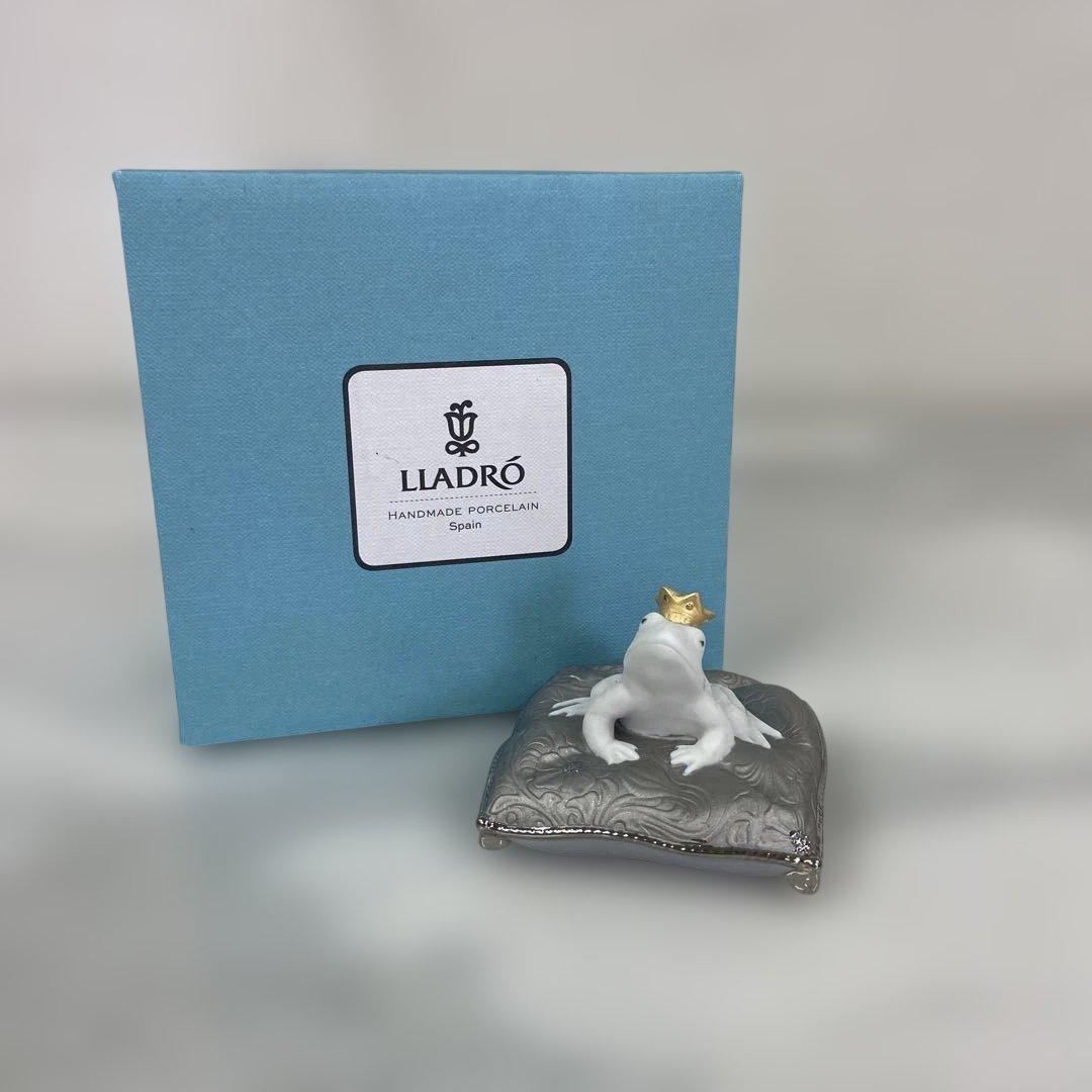 $ LLADRÓ リヤドロ　王冠を被ったカエル　陶器　置物