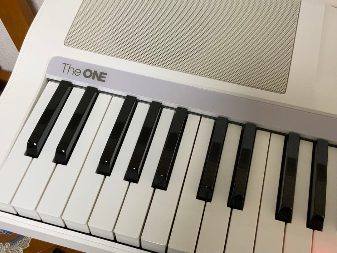 The ONE Smart Piano Light（ホワイト／61鍵）