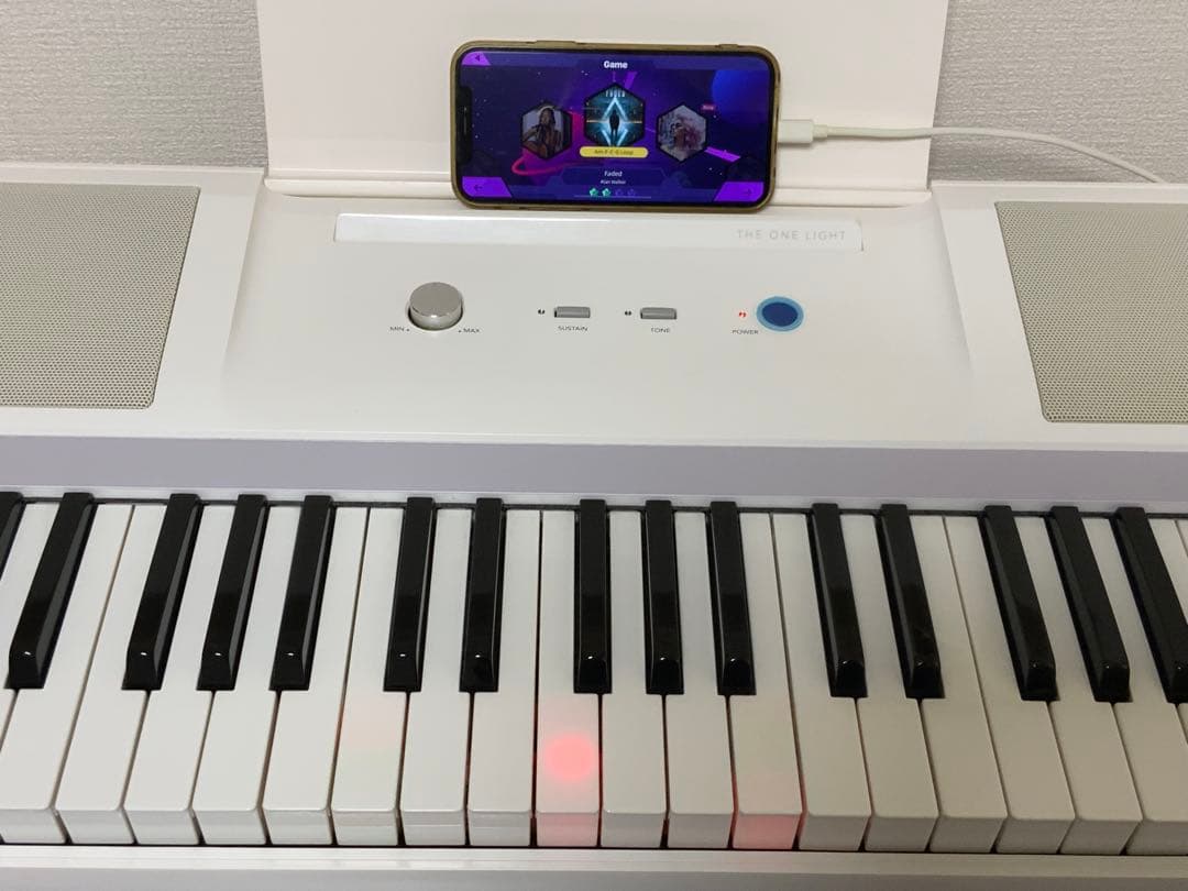 The ONE Smart Piano Light（ホワイト／61鍵）