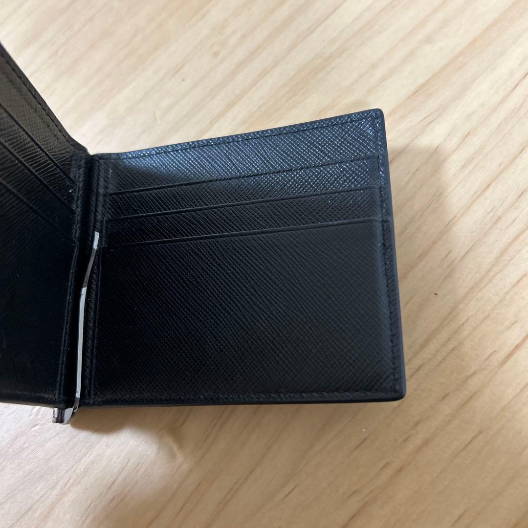 サフィアーノレザー製のブラックマネークリップPRADA ブラック マネークリップ