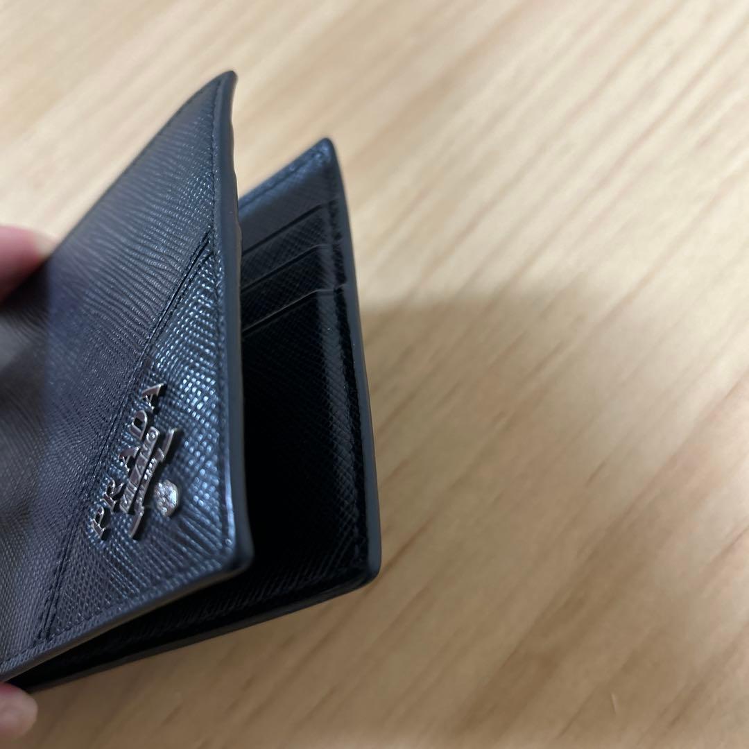 サフィアーノレザー製のブラックマネークリップPRADA ブラック マネークリップ
