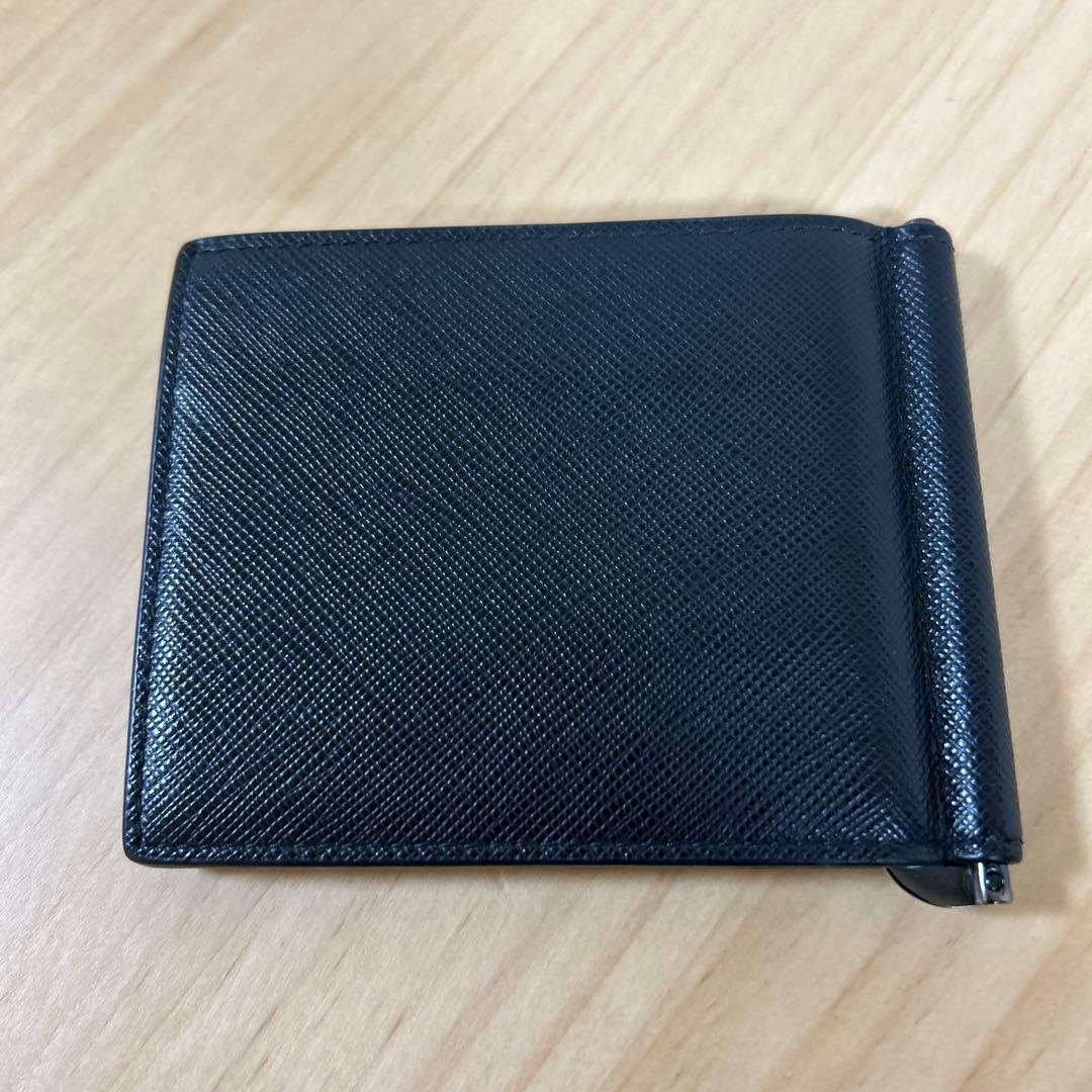 サフィアーノレザー製のブラックマネークリップPRADA ブラック マネークリップ