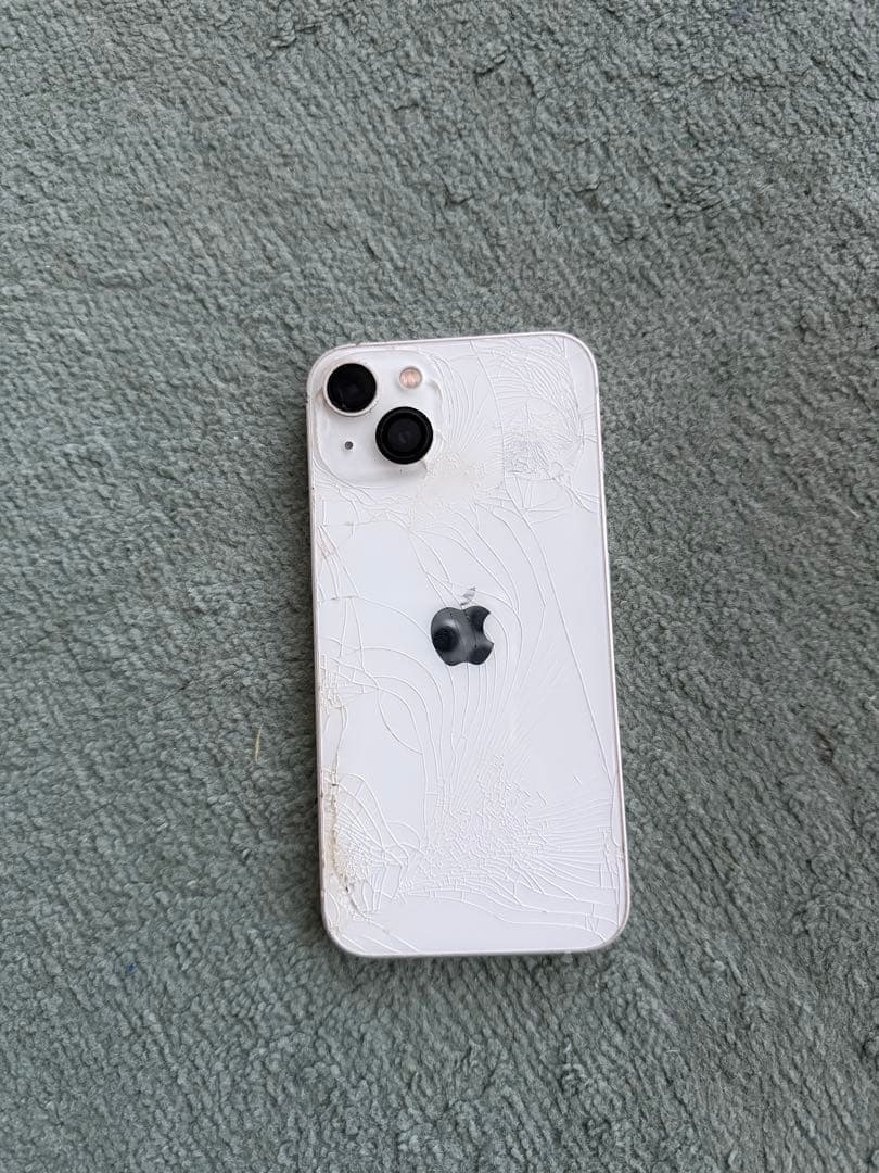 iPhone13 背面割れ