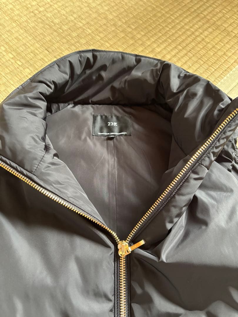 美品‼️オンワード　２３区　中綿ベスト ジップアップ　黒38サイズ