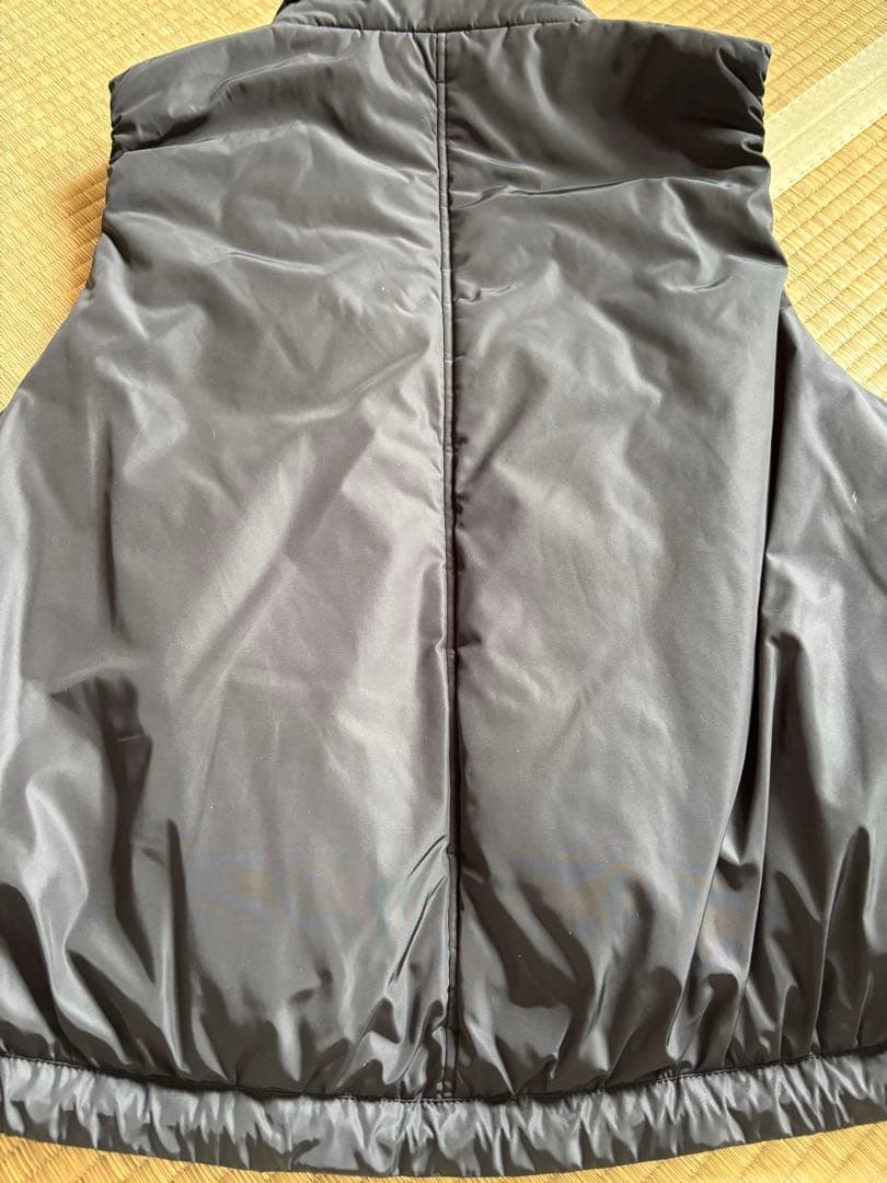 美品‼️オンワード　２３区　中綿ベスト ジップアップ　黒38サイズ