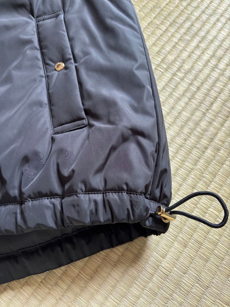 美品‼️オンワード　２３区　中綿ベスト ジップアップ　黒38サイズ