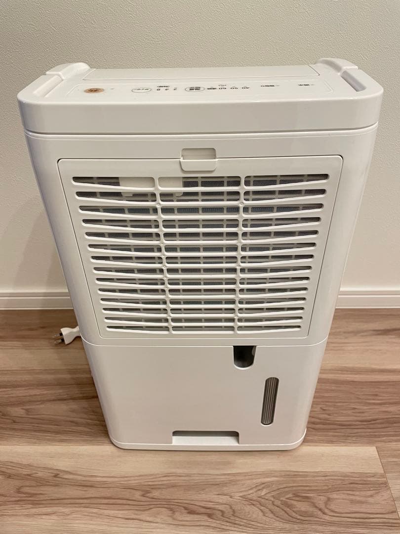 【美品】アイリスオーヤマ　衣類　除湿機 乾燥機　スタンド型 フィルターカバー付き