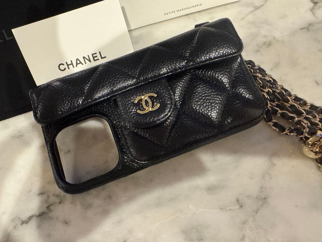 CHANEL ブラックレザー　キャビアスキン　 iPhoneケース