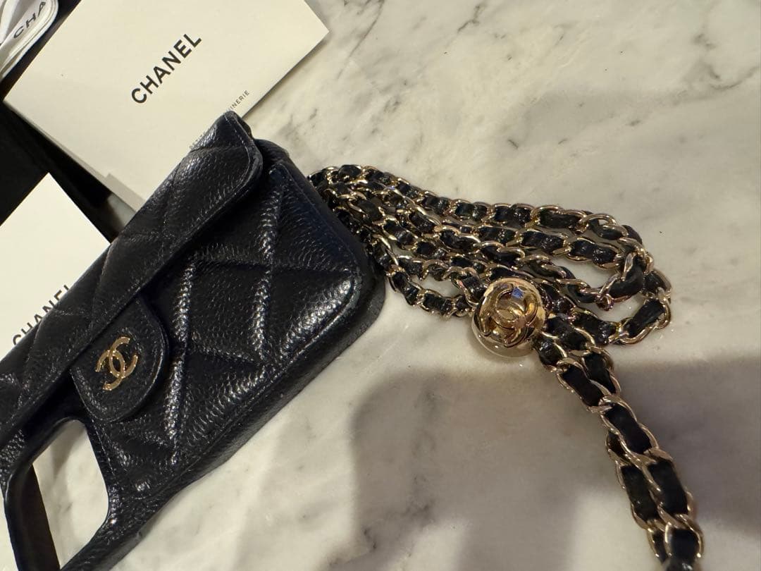 CHANEL ブラックレザー　キャビアスキン　 iPhoneケース