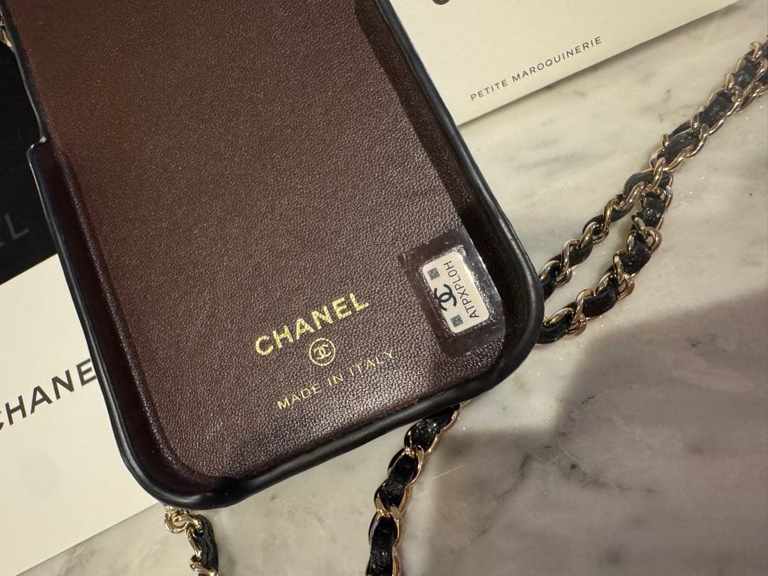CHANEL ブラックレザー　キャビアスキン　 iPhoneケース